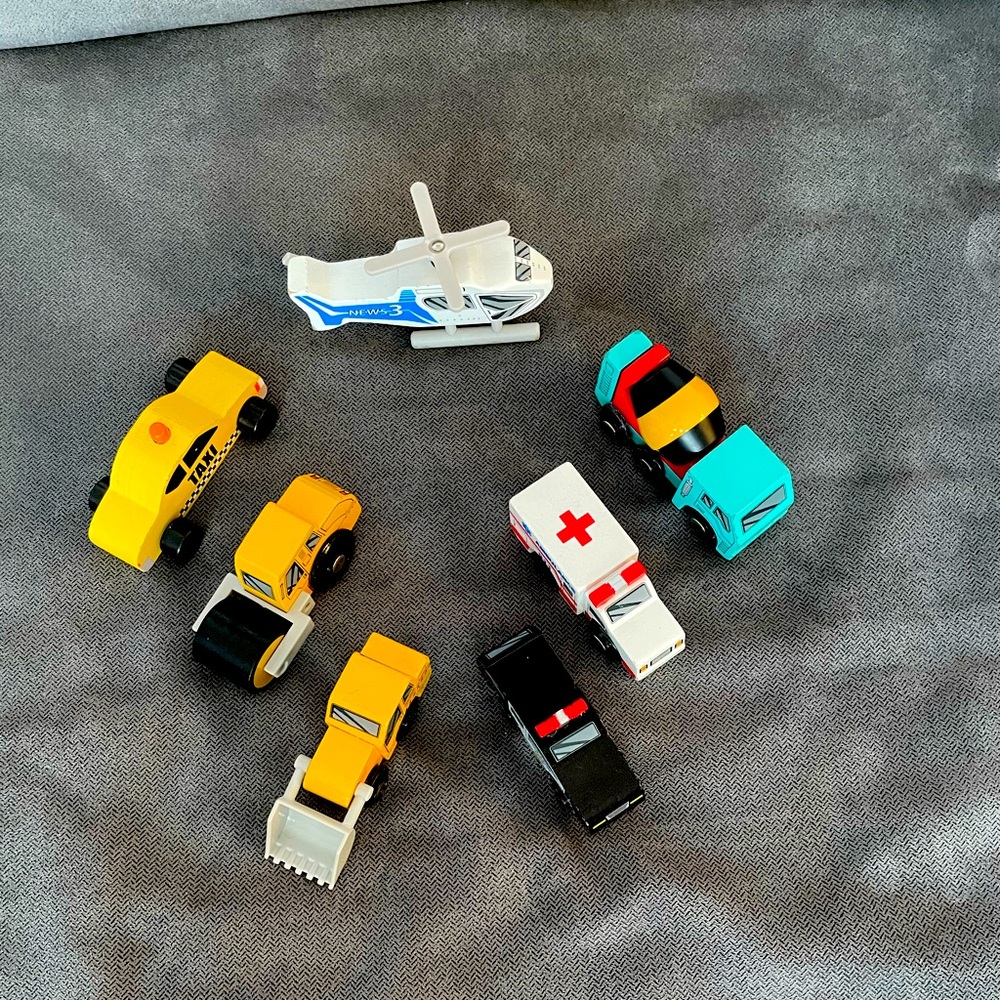 Lot of 8 wooden vehicles - moving parts!